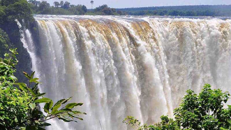 Devil’s Cataract (70 meters high).