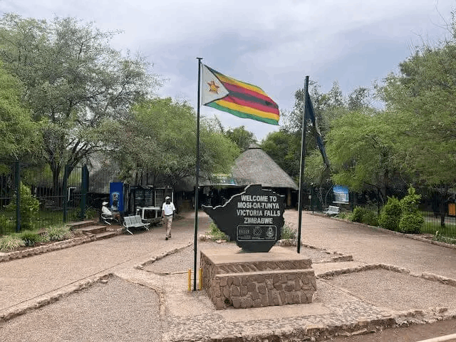 Mosi-Oa-Tunya national park gates 